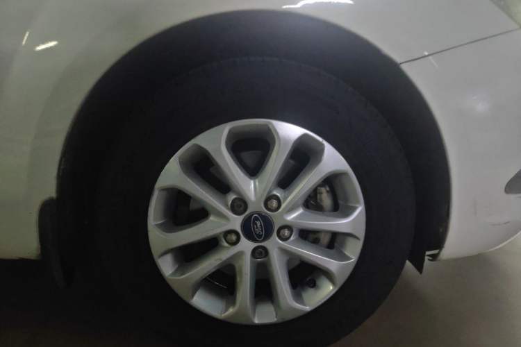 Used Ford Focus 2013 Hatchback Classic 1.8L Automatic Base Model Right Front Wheel Hub