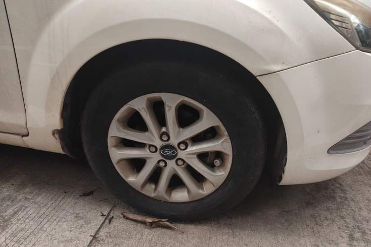 Used Ford Focus 2013 Hatchback Classic 1.8L Automatic Base Model Right Front Wheel Hub