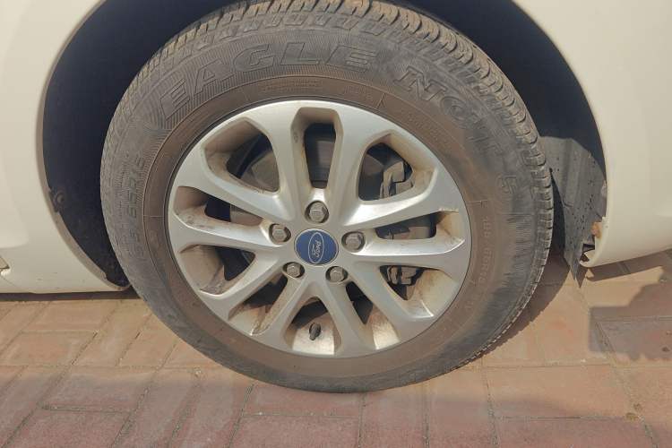 Used Ford Focus 2013 Hatchback Classic 1.8L Manual Base Model Right Front Wheel Hub