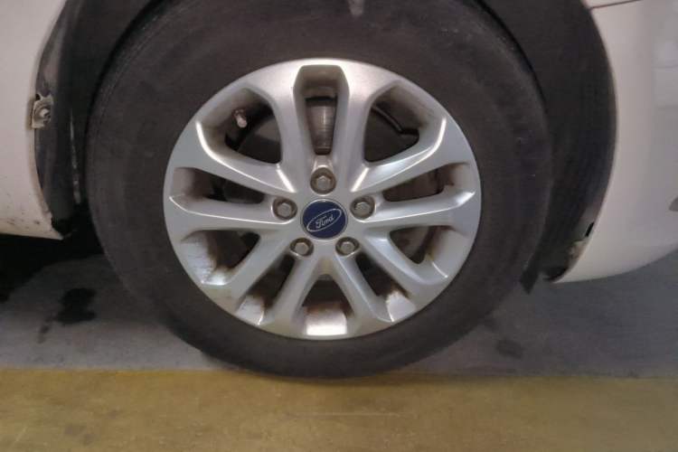 Used Ford Focus 2013 Hatchback Classic 1.8L Automatic Base Model Right Front Wheel Hub