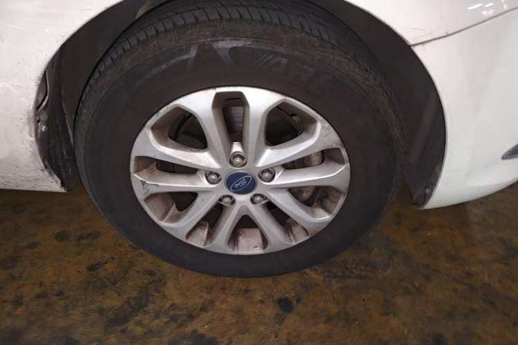 Used Ford Focus 2013 Hatchback Classic 1.8L Automatic Base Model Right Front Wheel Hub