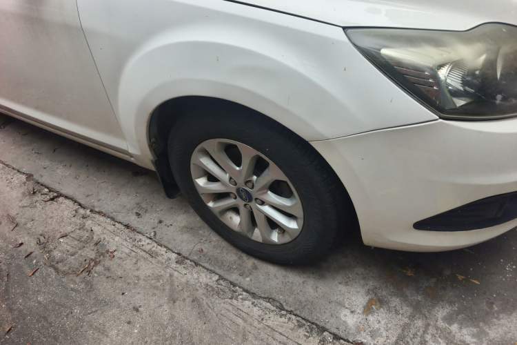 Used Ford Focus 2013 Hatchback Classic 1.8L Automatic Base Model Right Front Wheel Hub