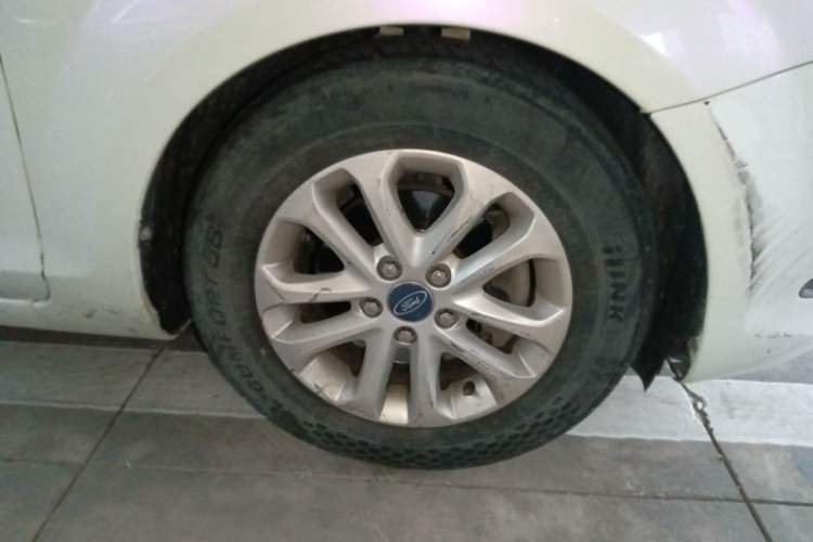 Used Ford Focus 2013 Hatchback Classic 1.8L Manual Base Model Right Front Wheel Hub