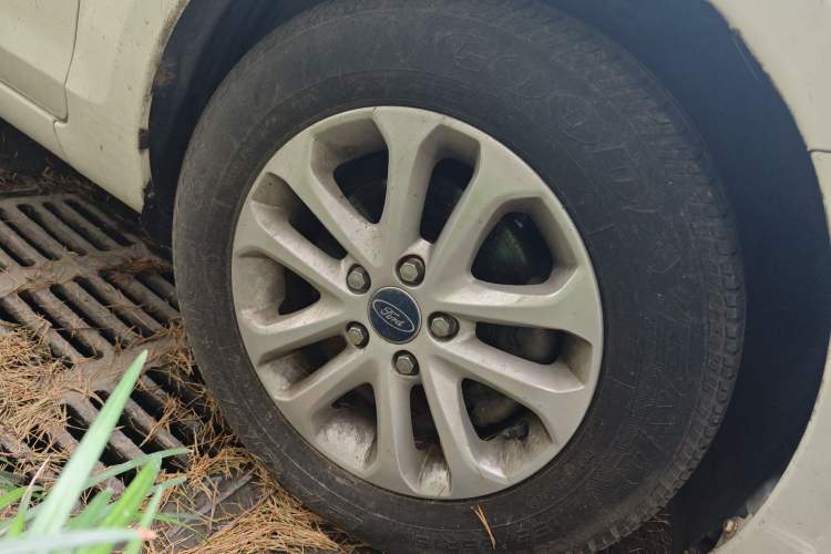 Used Ford Focus 2013 Hatchback Classic 1.8L Manual Base Model Right Front Wheel Hub