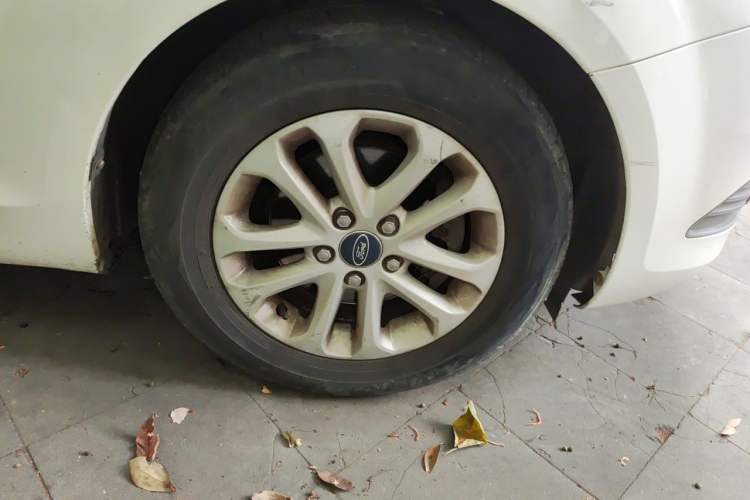 Used Ford Focus 2013 Hatchback Classic 1.8L Manual Base Model Right Front Wheel Hub