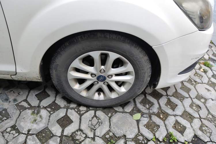Used Ford Focus 2013 Hatchback Classic 1.8L Automatic Base Model Right Front Wheel Hub