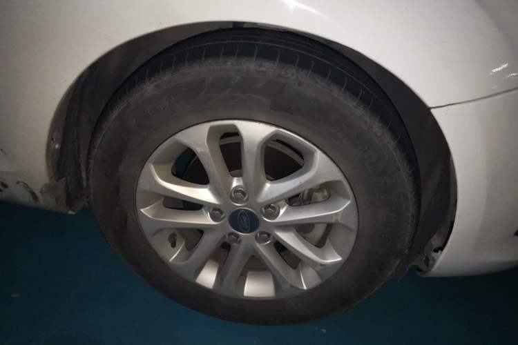 Used Ford Focus 2013 Hatchback Classic 1.8L Automatic Millionth Anniversary Edition Right Front Wheel Hub