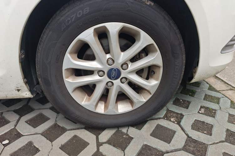 Used Ford Focus 2013 Hatchback Classic 1.8L Manual Base Model Right Front Wheel Hub