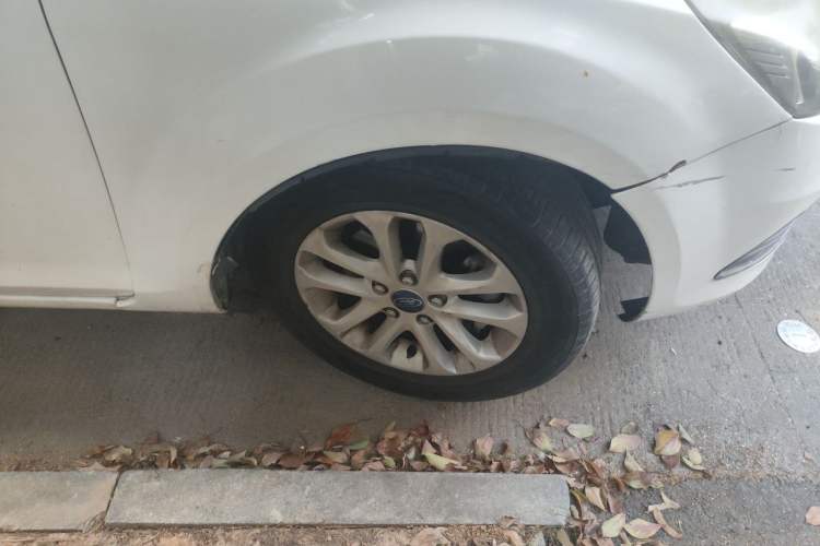 Used Ford Focus 2013 Hatchback Classic 1.8L Automatic Base Model Right Front Wheel Hub