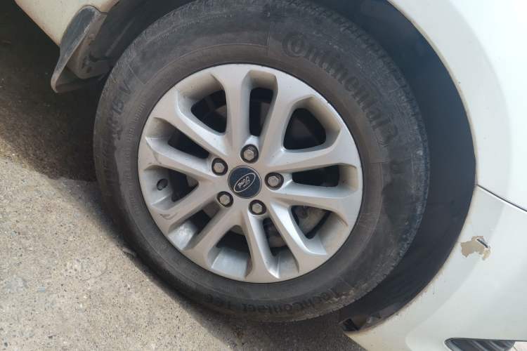 Used Ford Focus 2013 Hatchback Classic 1.8L Automatic Base Model Right Front Wheel Hub