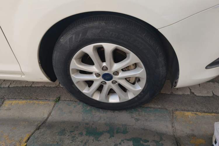 Used Ford Focus 2013 Hatchback Classic 1.8L Automatic Millionth Anniversary Edition Right Front Wheel Hub