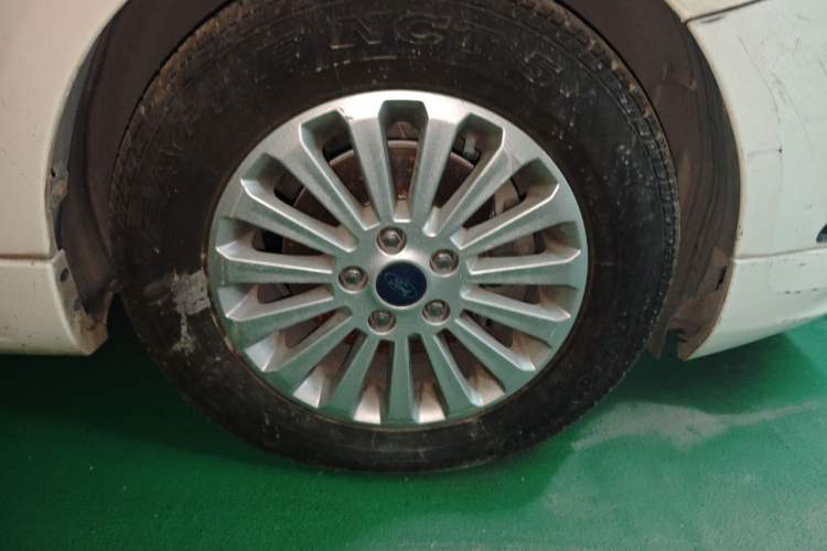 Used Ford Focus 2013 Hatchback Classic 1.8L Automatic Fashion Edition Right Front Wheel Hub