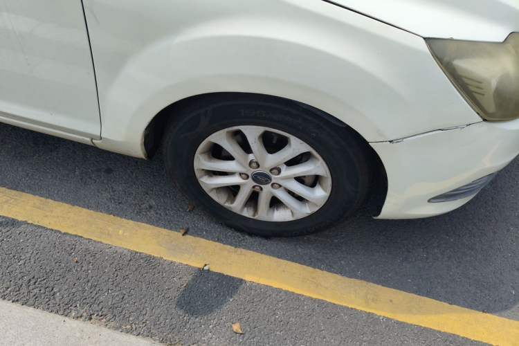 Used Ford Focus 2013 Hatchback Classic 1.8L Automatic Millionth Anniversary Edition Right Front Wheel Hub