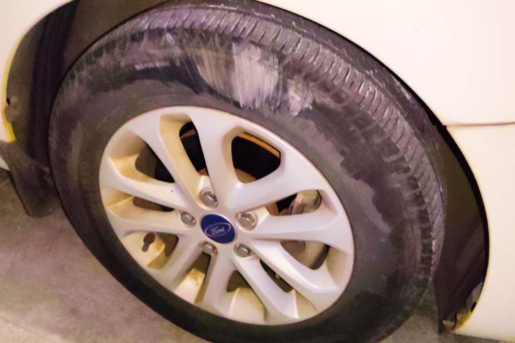 Used Ford Focus 2013 Hatchback Classic 1.8L Automatic Millionth Anniversary Edition Right Front Wheel Hub