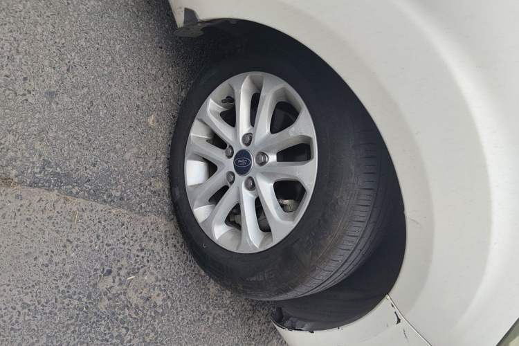 Used Ford Focus 2013 Hatchback Classic 1.8L Automatic Base Model Right Front Wheel Hub