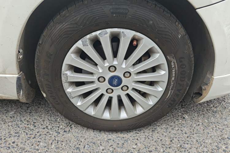 Used Ford Focus 2013 Hatchback Classic 1.8L Automatic Fashion Edition Right Front Wheel Hub