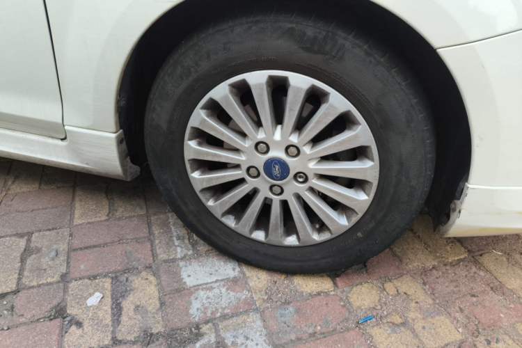 Used Ford Focus 2013 Hatchback Classic 1.8L Automatic Fashion Edition Right Front Wheel Hub