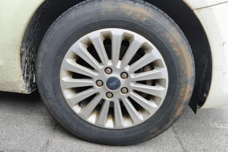 Used Ford Focus 2013 Sedan Classic 1.8L Automatic Fashion Edition Right Front Wheel Hub