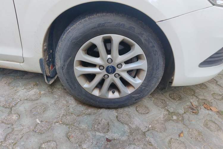 Used Ford Focus 2013 Sedan Classic 1.8L Manual Millionth Anniversary Edition Right Front Wheel Hub