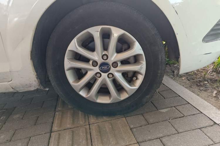 Used Ford Focus 2013 Hatchback Classic 1.8L Manual Base Model Right Front Wheel Hub