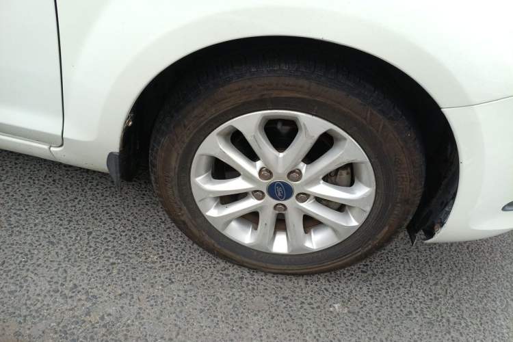 Used Ford Focus 2013 Hatchback Classic 1.8L Automatic Millionth Anniversary Edition Right Front Wheel Hub