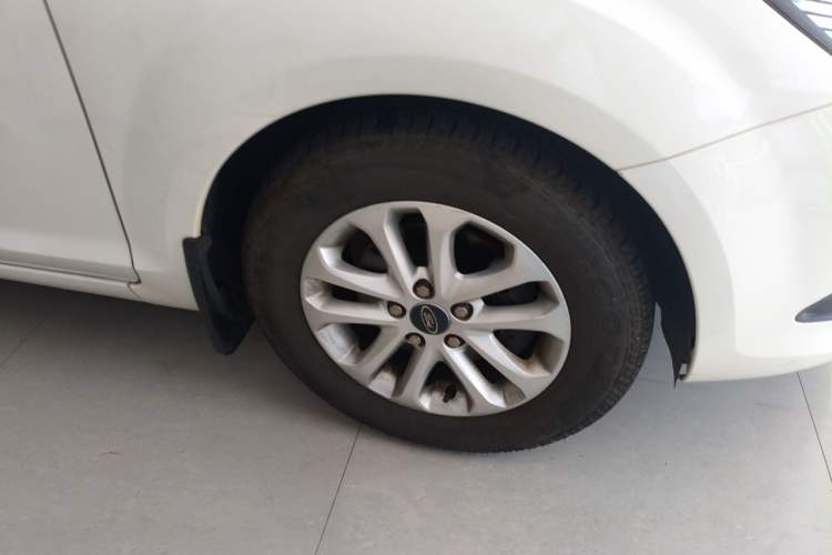 Used Ford Focus 2013 Hatchback Classic 1.8L Manual Millionth Anniversary Edition Right Front Wheel Hub