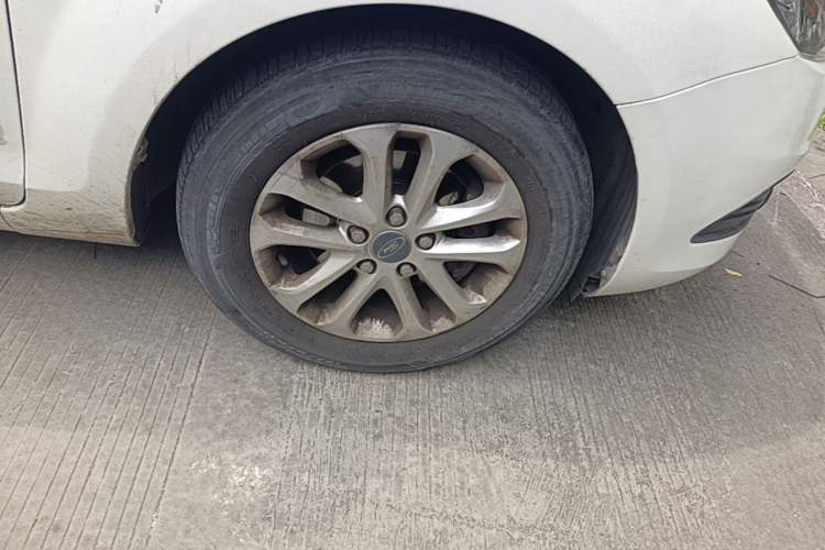 Used Ford Focus 2013 Hatchback Classic 1.8L Manual Base Model Right Front Wheel Hub
