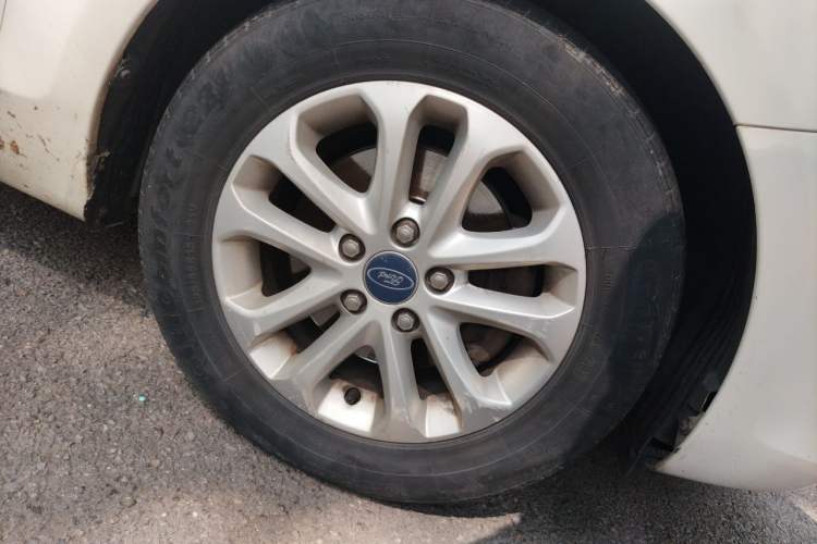 Used Ford Focus 2013 Hatchback Classic 1.8L Manual Base Model Right Front Wheel Hub