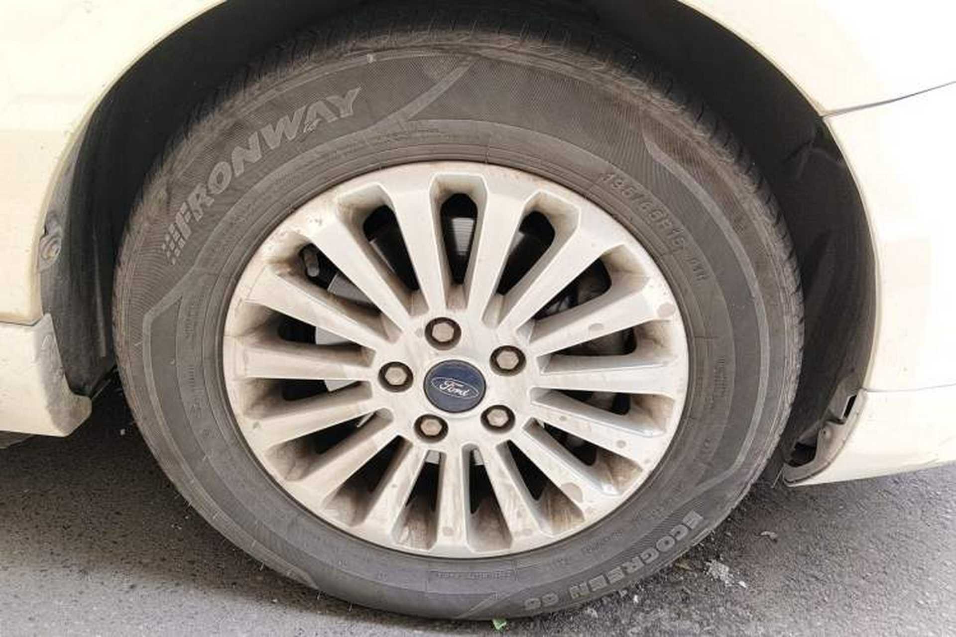 Used Ford Focus 2013 Hatchback Classic 1.8L Automatic Fashion Edition Right Front Wheel Hub