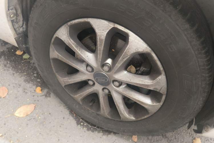 Used Ford Focus 2013 Hatchback Classic 1.8L Automatic Base Model Right Front Wheel Hub