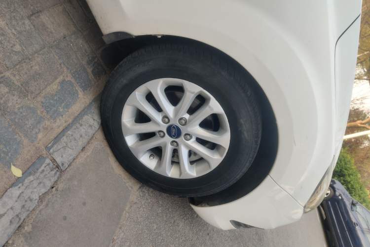 Used Ford Focus 2013 Hatchback Classic 1.8L Automatic Base Model Right Front Wheel Hub