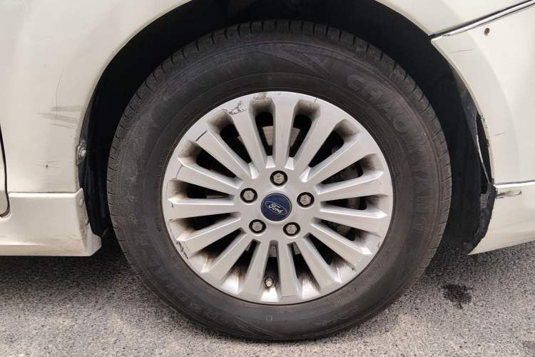Used Ford Focus 2013 Hatchback Classic 1.8L Automatic Fashion Edition Right Front Wheel Hub