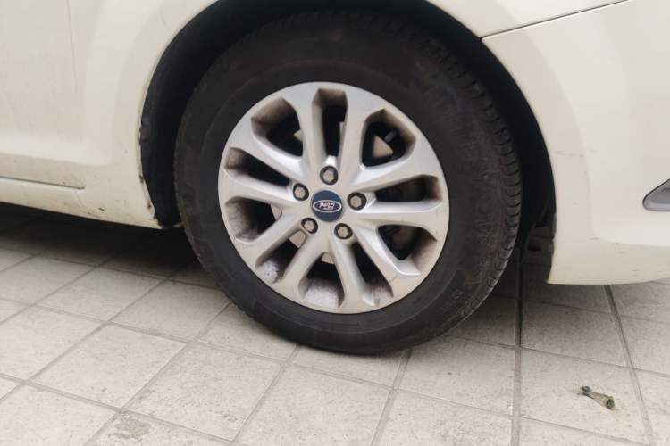 Used Ford Focus 2013 Hatchback Classic 1.8L Automatic Base Model Right Front Wheel Hub