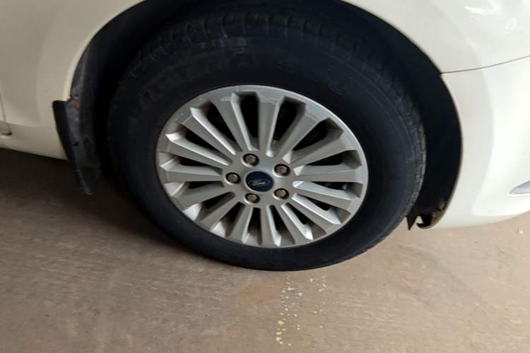 Used Ford Focus 2013 Sedan Classic 1.8L Automatic Fashion Edition Right Front Wheel Hub