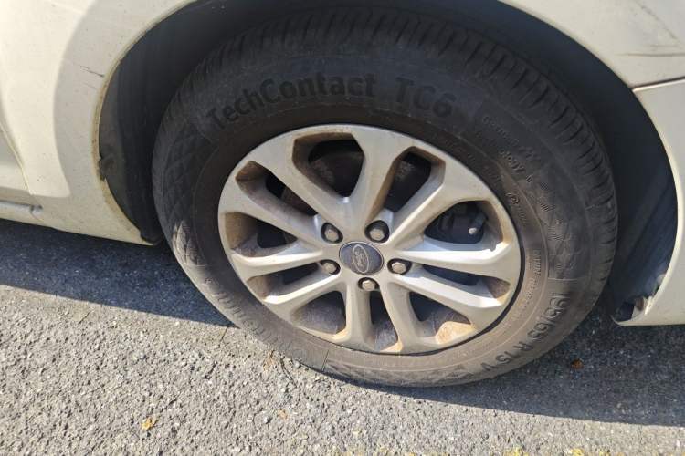 Used Ford Focus 2013 Sedan Classic 1.8L Manual Base Model Right Front Wheel Hub