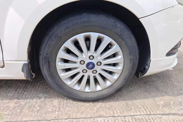 Used Ford Focus 2013 Hatchback Classic 1.8L Automatic Fashion Edition Right Front Wheel Hub