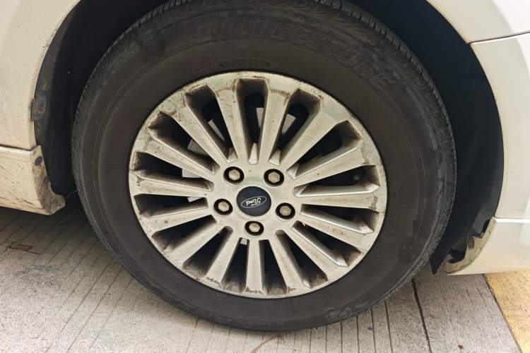 Used Ford Focus 2013 Hatchback Classic 1.8L Manual Fashion Edition Right Front Wheel Hub