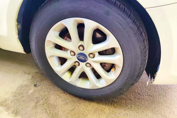 Used Ford Focus 2013 Hatchback Classic 1.8L Manual Base Model Right Front Wheel Hub
