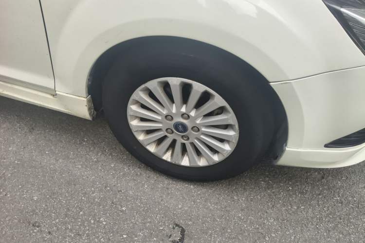 Used Ford Focus 2013 Hatchback Classic 1.8L Automatic Fashion Edition Right Front Wheel Hub