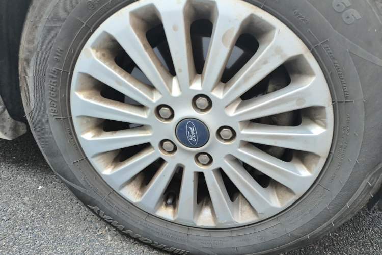 Used Ford Focus 2013 Hatchback Classic 1.8L Automatic Fashion Edition Right Front Wheel Hub