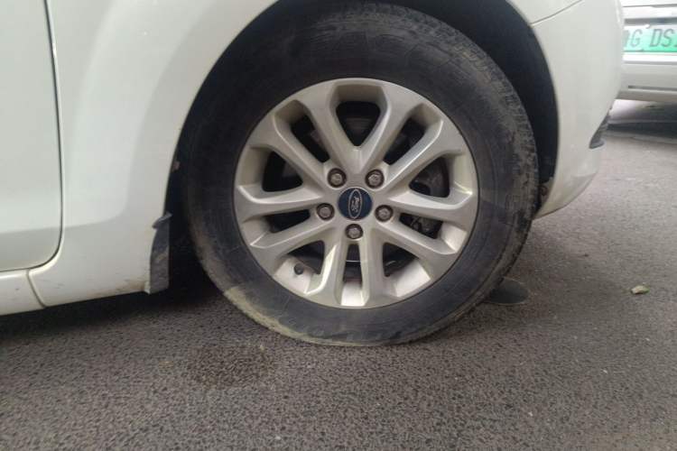 Used Ford Focus 2013 Hatchback Classic 1.8L Manual Base Model Right Front Wheel Hub