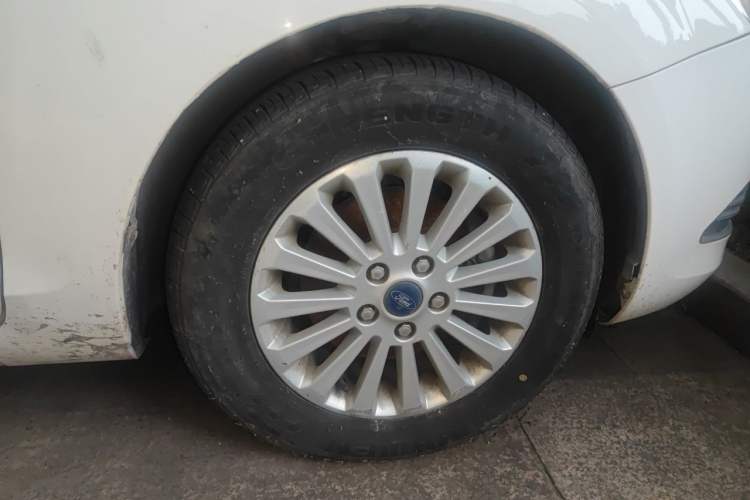 Used Ford Focus 2013 Sedan Classic 1.8L Automatic Fashion Edition Right Front Wheel Hub