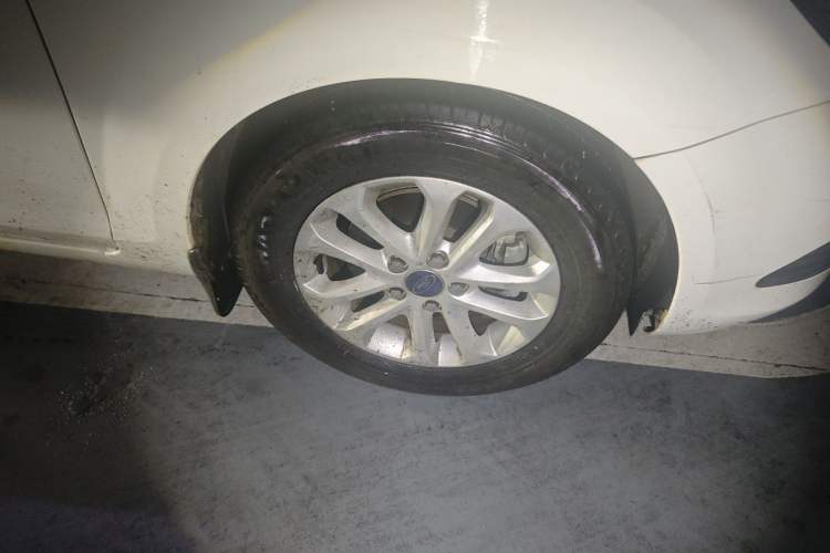 Used Ford Focus 2013 Hatchback Classic 1.8L Automatic Base Model Right Front Wheel Hub