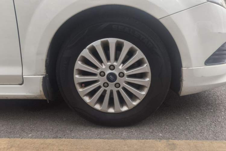 Used Ford Focus 2013 Hatchback Classic 1.8L Automatic Fashion Edition Right Front Wheel Hub
