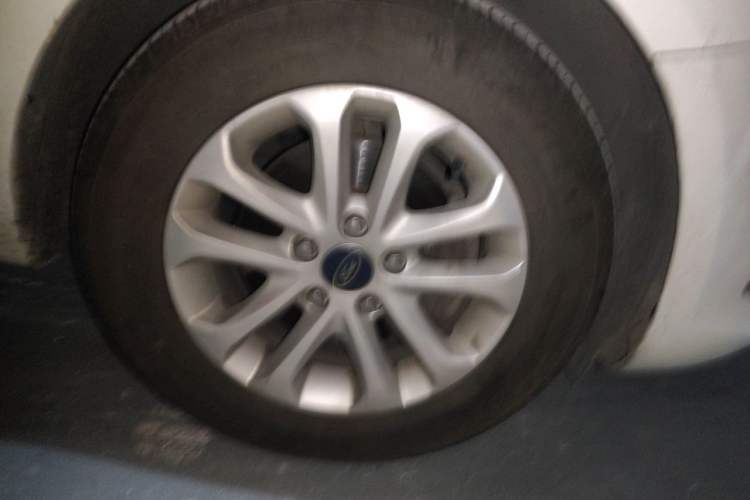 Used Ford Focus 2013 Hatchback Classic 1.8L Automatic Base Model Right Front Wheel Hub