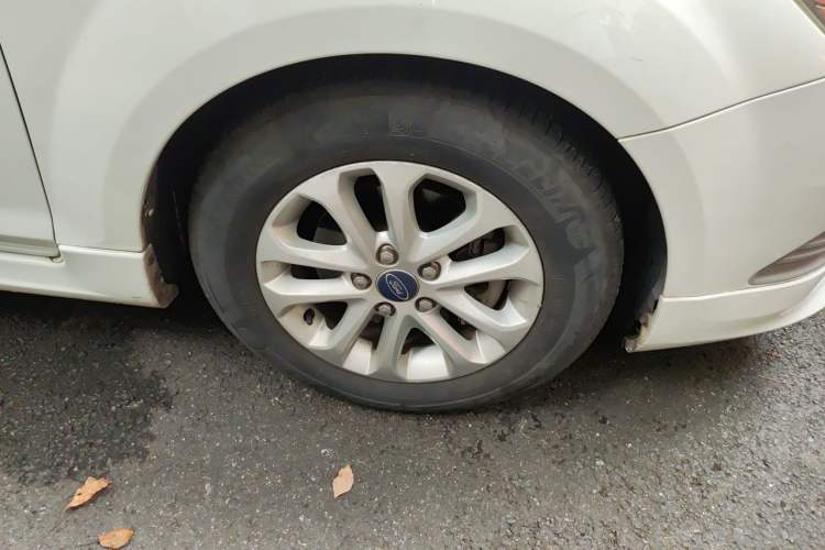 Used Ford Focus 2013 Hatchback Classic 1.8L Automatic Base Model Right Front Wheel Hub