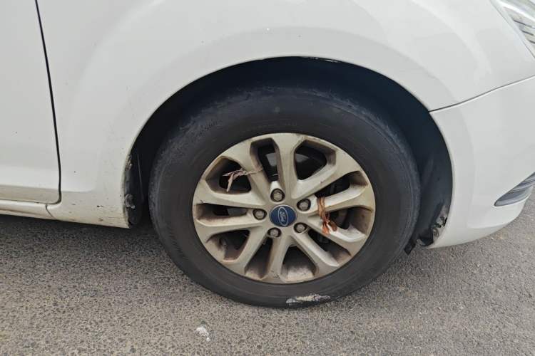 Used Ford Focus 2013 Sedan Classic 1.8L Manual Base Model Right Front Wheel Hub
