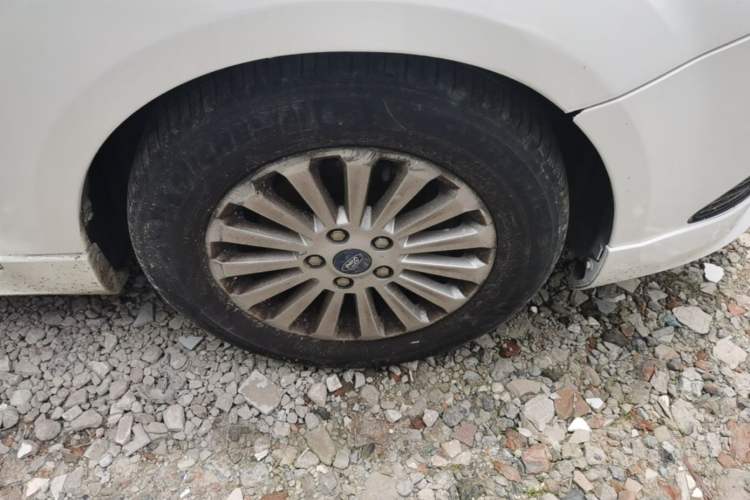 Used Ford Focus 2013 Hatchback Classic 1.8L Automatic Fashion Edition Right Front Wheel Hub