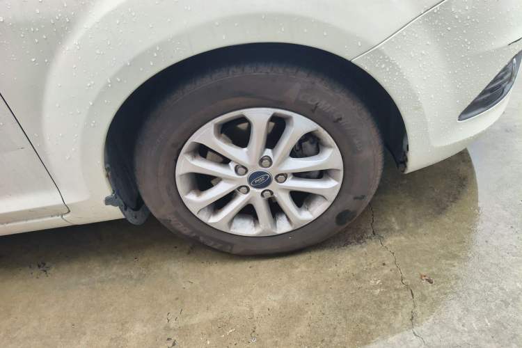 Used Ford Focus 2013 Sedan Classic 1.8L Automatic Base Model Right Front Wheel Hub