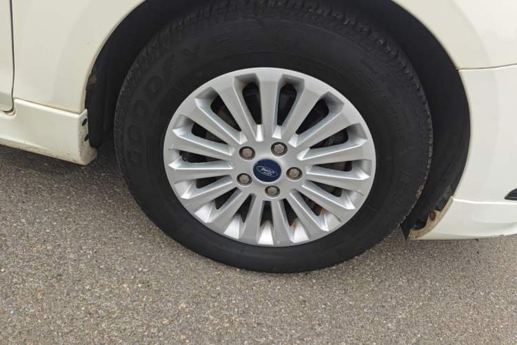 Used Ford Focus 2013 Hatchback Classic 1.8L Automatic Fashion Edition Right Front Wheel Hub